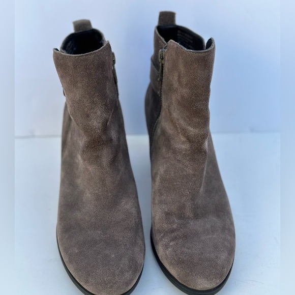 Born Side Zip Ankle Booties Gray Size 7 EUC - Picture 3 of 7